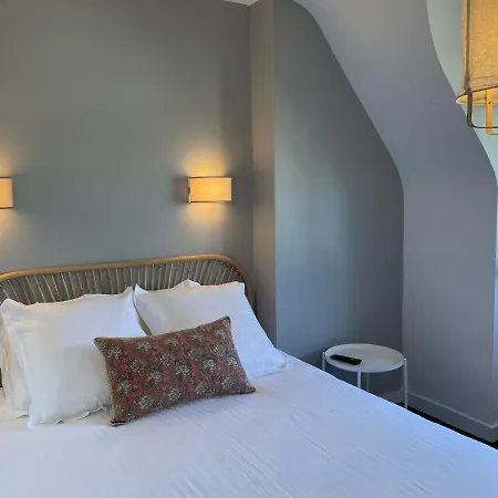 Hotel De La Cale 2*